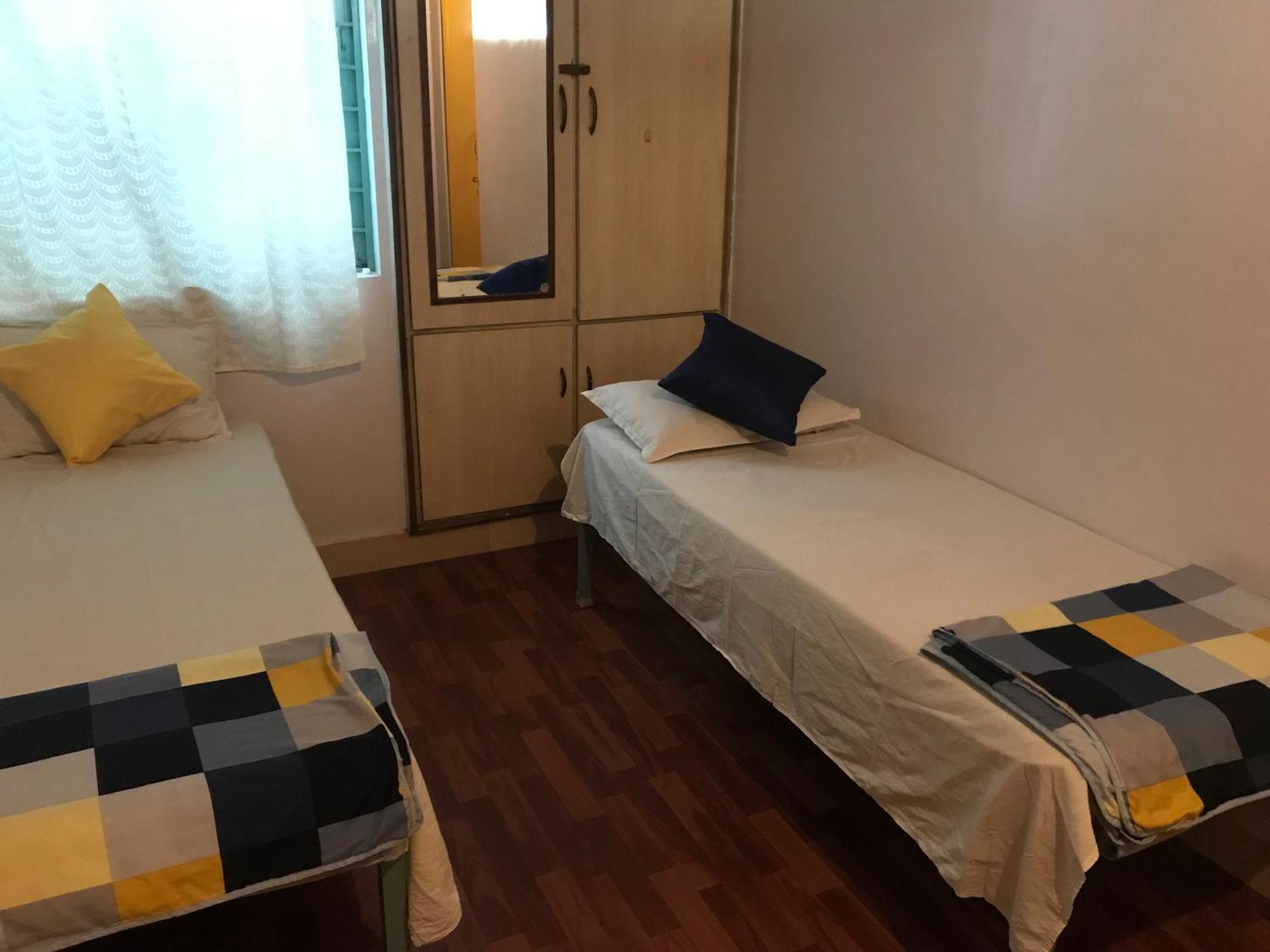 The Little Blue Window Hostel Bangalore Exterior photo