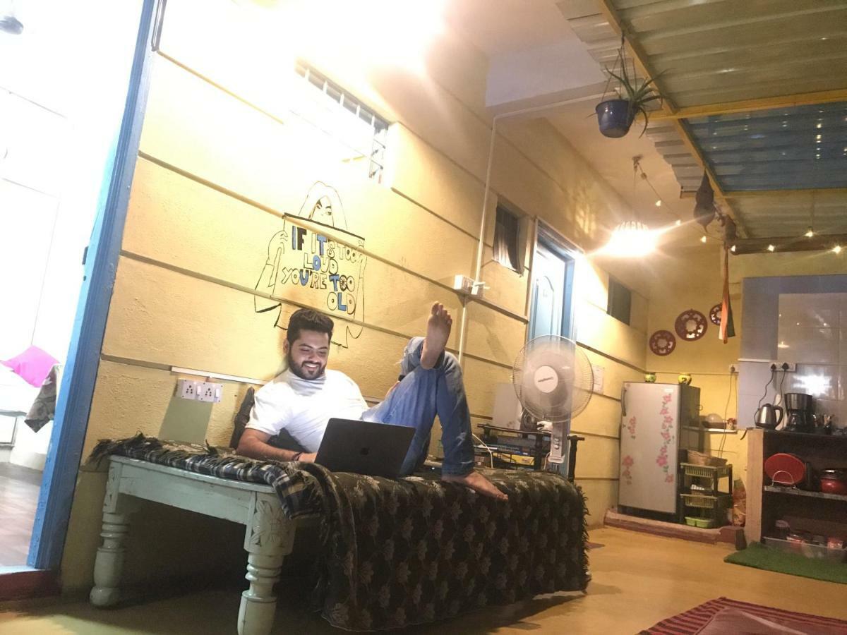 The Little Blue Window Hostel Bangalore Exterior photo