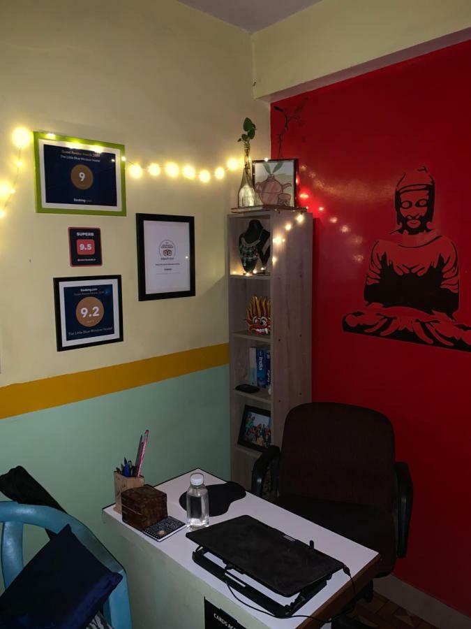 The Little Blue Window Hostel Bangalore Exterior photo